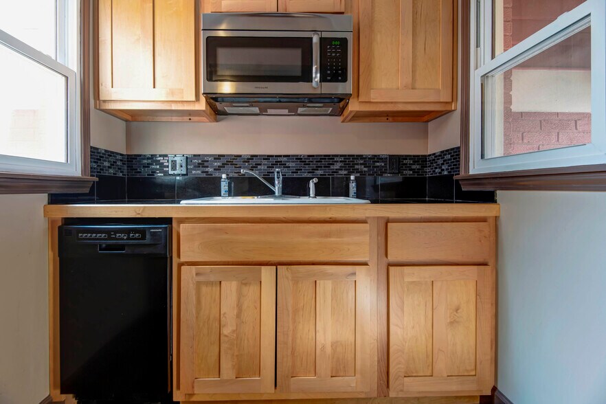 More Photos Of 1484 E Saint Louis St, Springfield Office For Sale