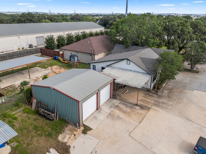 More Photos Of 18833 Redland Rd, San Antonio Light Distribution For Sale