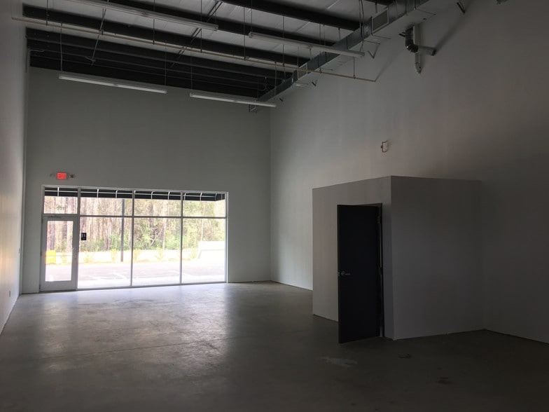 More Photos Of 8461 Possum Hollow Rd, Fort Mill Showroom For Lease