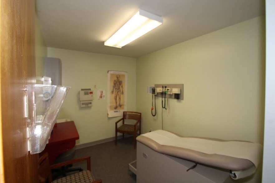 More Photos Of 2211 Lyell Ave, Rochester Medical For Lease