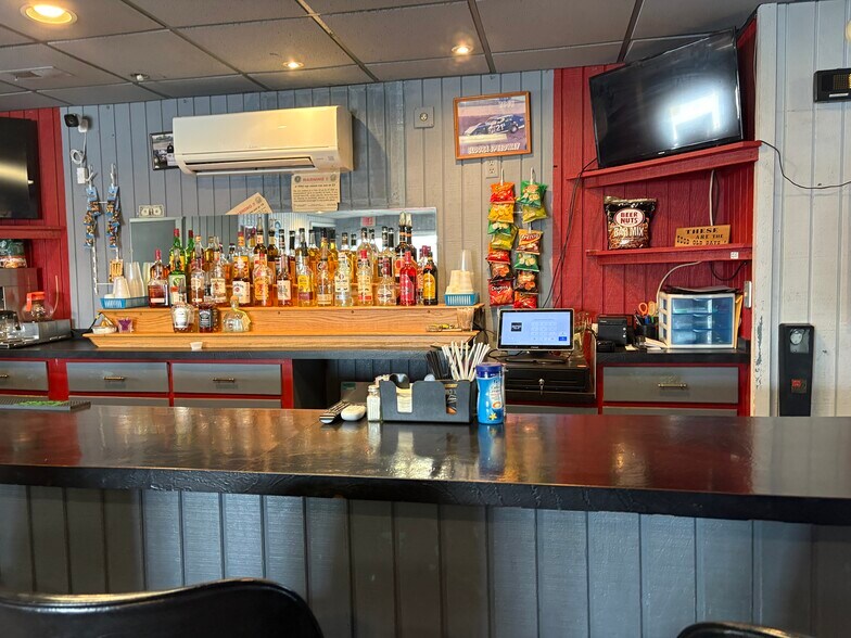 More Photos Of 1040 S Wayne St, Saint Marys Restaurant For Sale