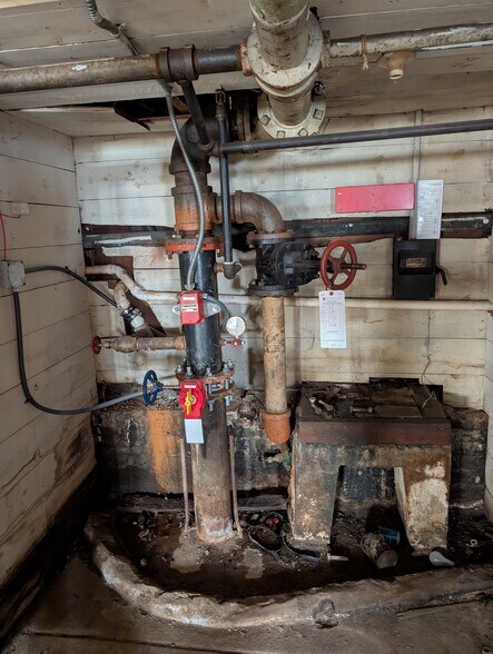 More Photos Of 230 Hawkins St, Burlington Warehouse For Lease