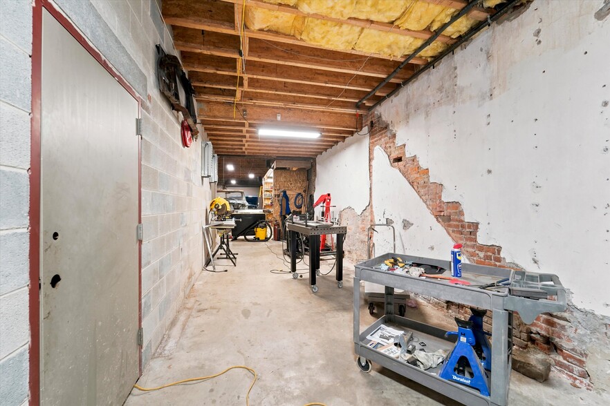 More Photos Of 1328 S 20th St, Philadelphia Distribution For Sale