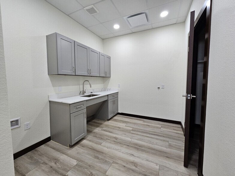 More Photos Of 5151 Meadow Ranch Pky, Richmond Office For Lease