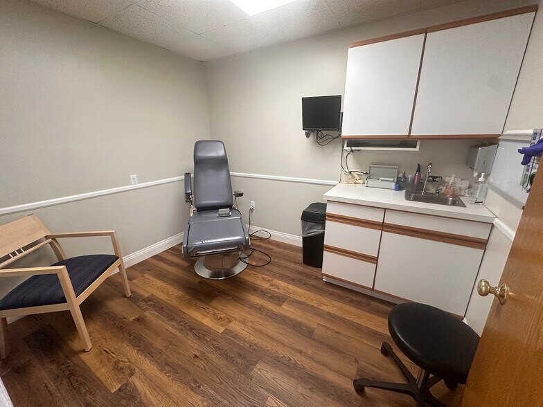 More Photos Of 1621 44th St SW, Grand Rapids Medical For Sale