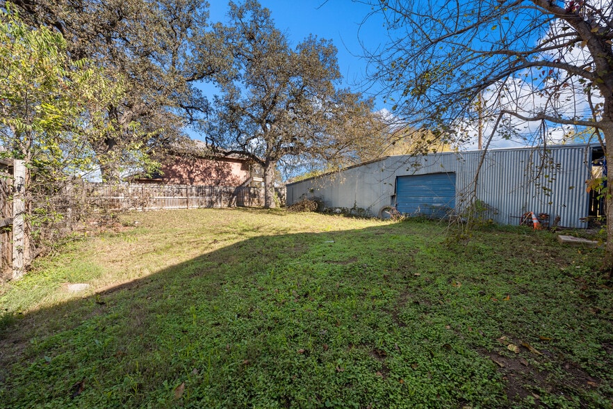 More Photos Of 3715 Bellmead Dr, Bellmead Office For Sale
