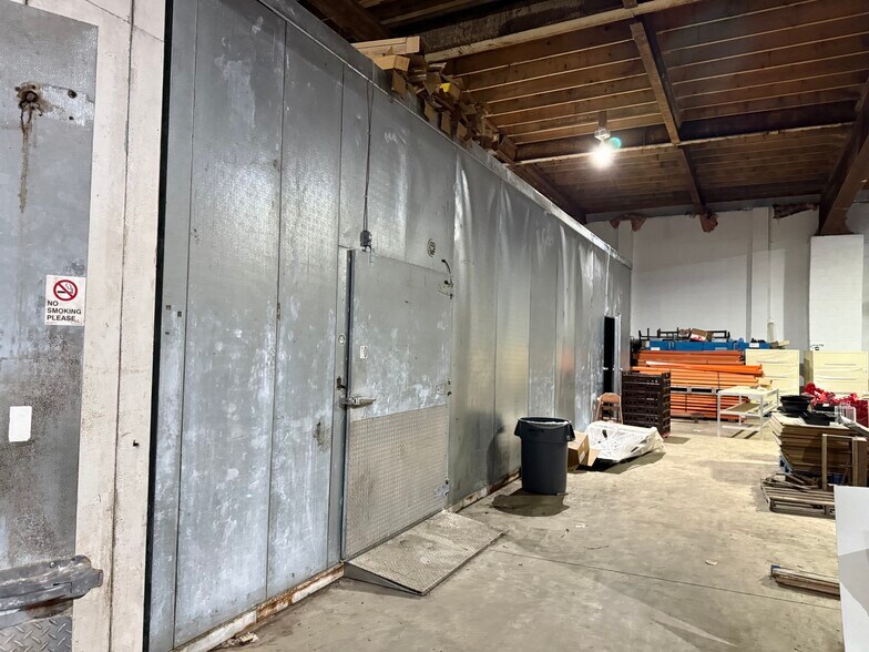 More Photos Of 479 Ferguson Rd, Dunbar Refrigeration Cold Storage For Sale