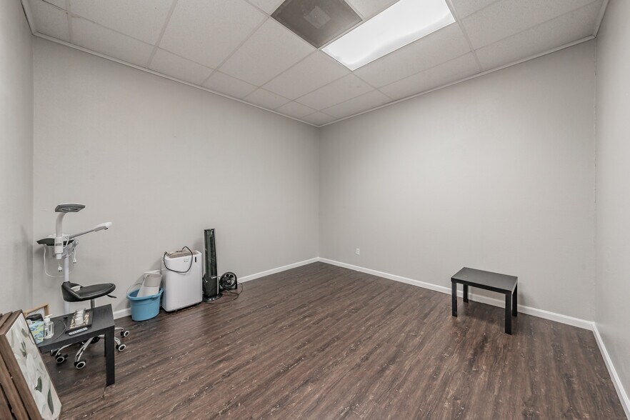 More Photos Of 7235 Glenview Dr, Richland Hills Office For Sale