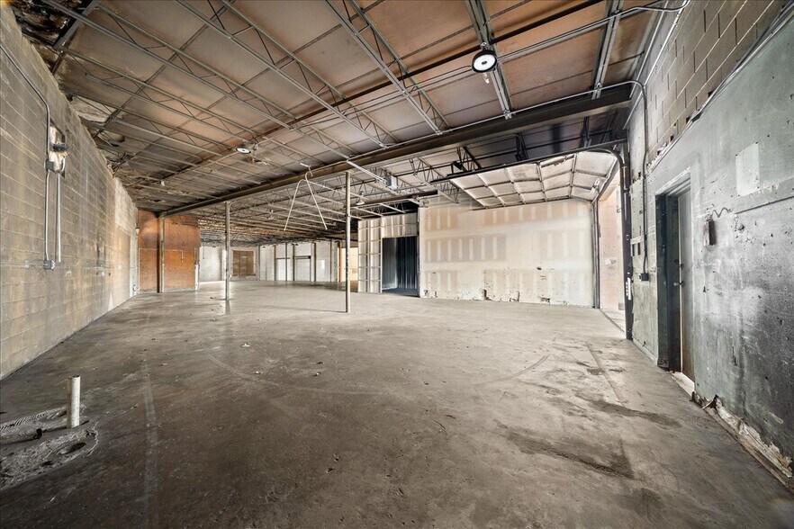More Photos Of 1118 N Magnolia Ave, Ocala Warehouse For Sale