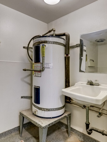 More Photos Of 823 W Colton Ave, Redlands Storefront For Lease