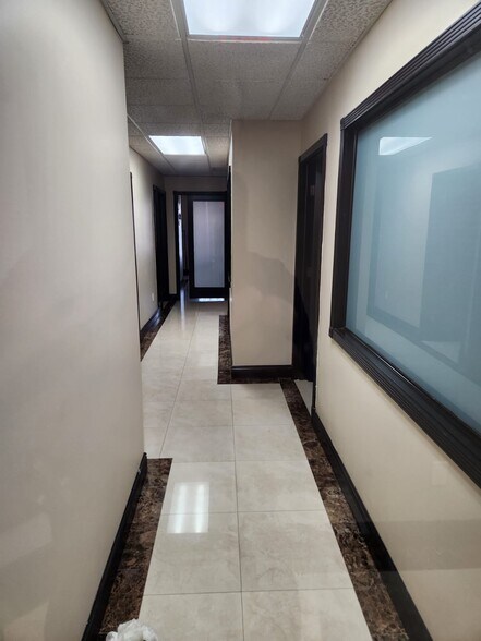 More Photos Of 18140-18142 SW Franjo Rd, Miami Office For Lease