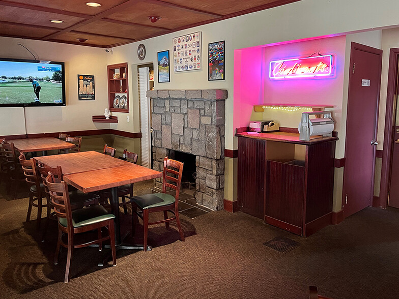 More Photos Of 6410 SE Milwaukie Ave, Portland Restaurant For Sale