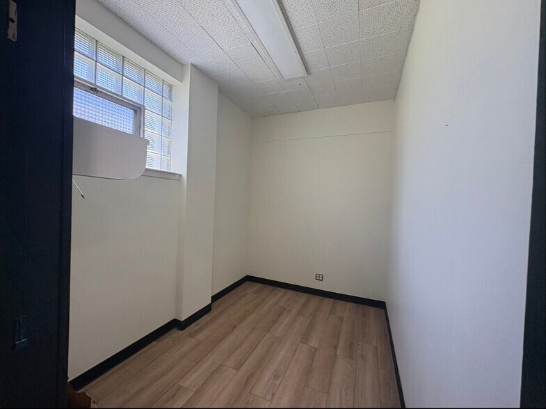More Photos Of 3611 Main St, Kansas City Office For Lease