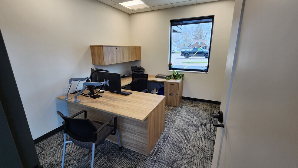 More Photos Of 805 George St, De Pere Office For Sale