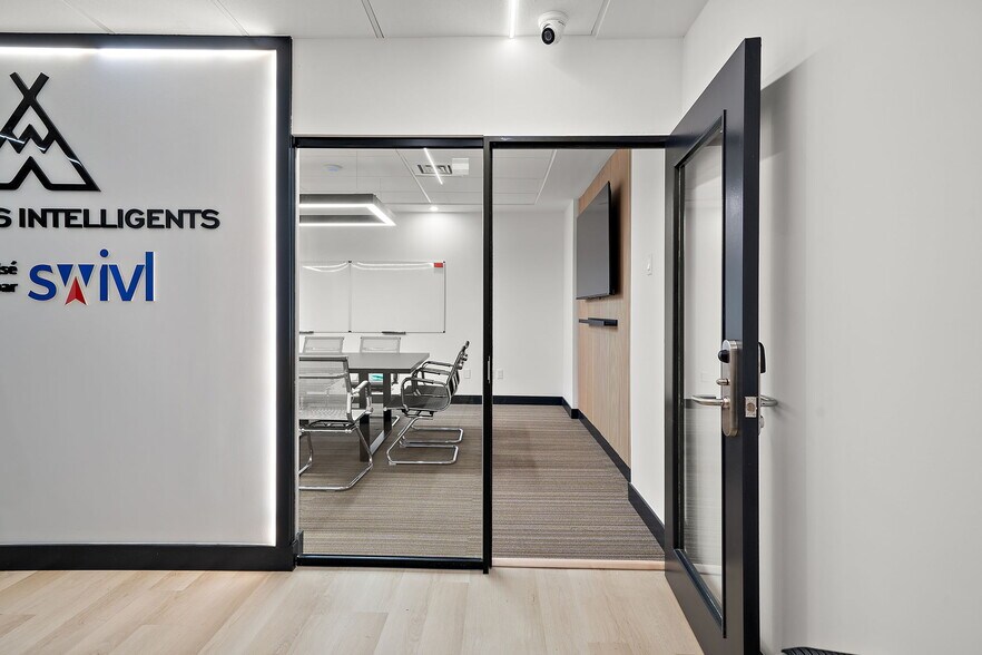 More Photos Of 3131 Boul de la Concorde E, Laval Coworking Space