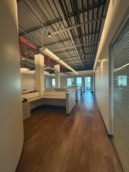 More Photos Of 2145 Cypress Ridge Blvd, Wesley Chapel Office For Lease