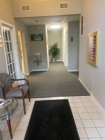 More Photos Of 219 W 55th St, Clarendon Hills Office For Lease