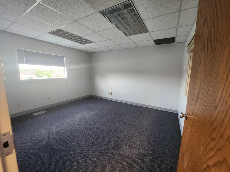 More Photos Of 2600 Zion Rd, Henderson Office For Sale