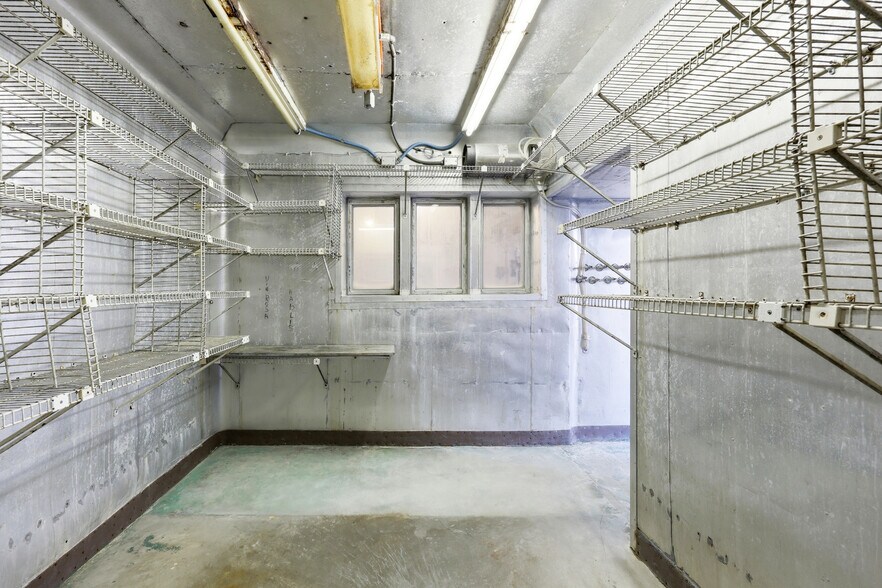 More Photos Of 5582 Atlantic Ave, Long Beach Restaurant For Sale