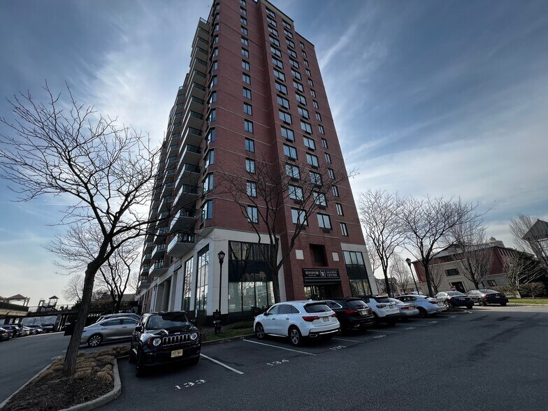 More Photos Of 100 Tower Dr, Edgewater Apartments For Lease