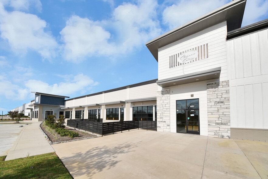 More Photos Of 30625 Kingsland Blvd, Brookshire Storefront For Sale