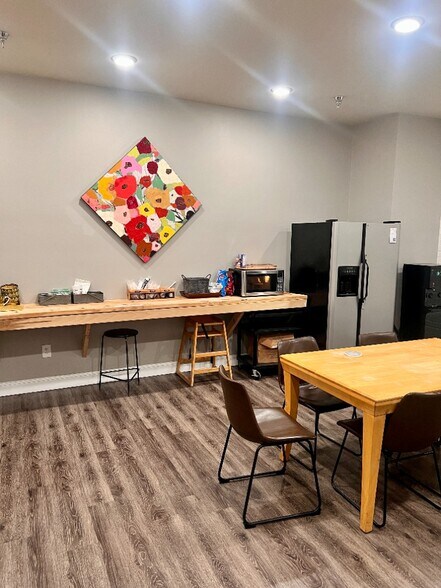 More Photos Of 416 S Glenwood Ave, Dalton Light Manufacturing For Sale