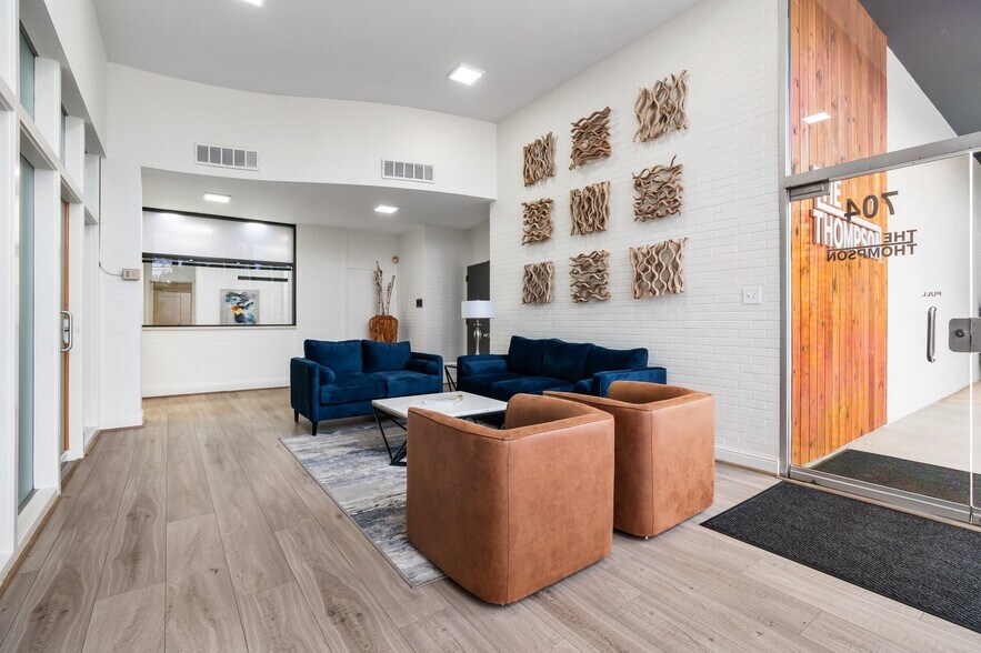 More Photos Of 702 N Thompson St, Conroe Office For Sale