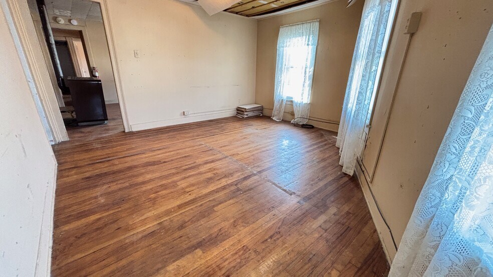 More Photos Of 801 Columbia St, Hudson Storefront Retail Residential For Sale