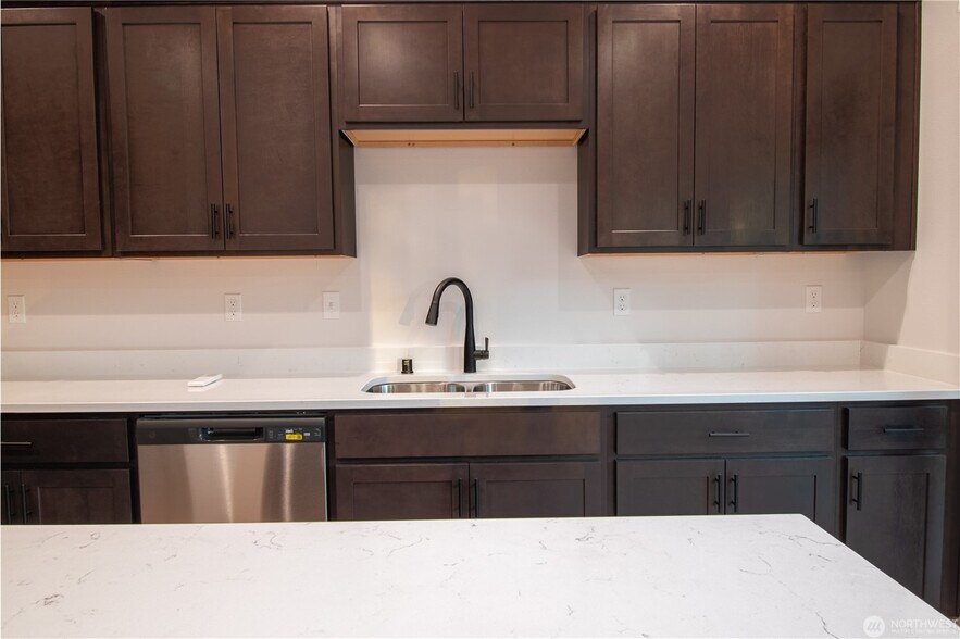 More Photos Of 529 Colton Ln, Everson Apartments For Sale