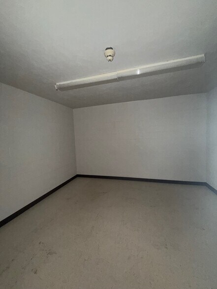 More Photos Of 1475 S Wheeling Rd, Wheeling Manufacturing For Lease