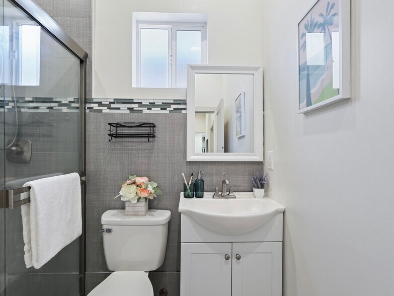 More Photos Of 15801 Chatsworth St, Granada Hills Apartments For Sale