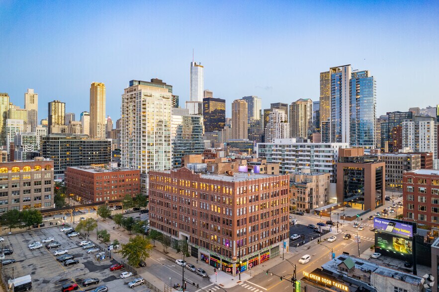 More Photos Of 325 W Huron St, Chicago Loft Creative Space For Lease