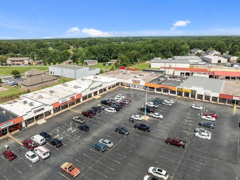 More Photos Of 607 S Main St, King Department Store For Lease