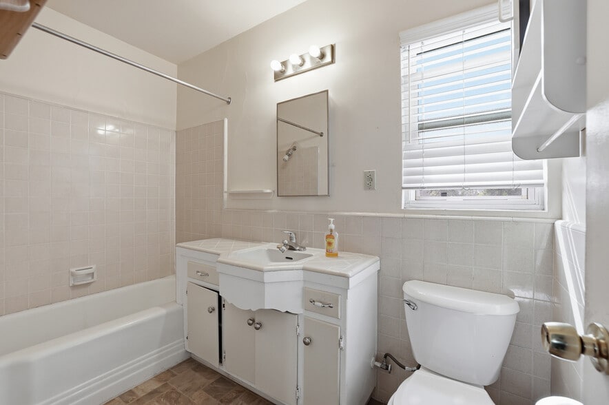 More Photos Of 3521 Ocean View Blvd, Glendale General Retail For Sale