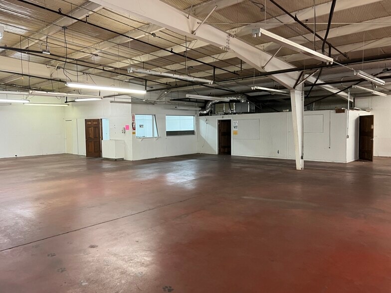 More Photos Of 306 S Bonner St, Jacksonville General Retail For Sale