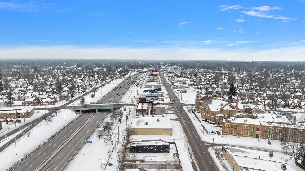 More Photos Of 16387–16395 Harper ave @ Harper Ave and Whittier Ave, Detroit Bar For Sale