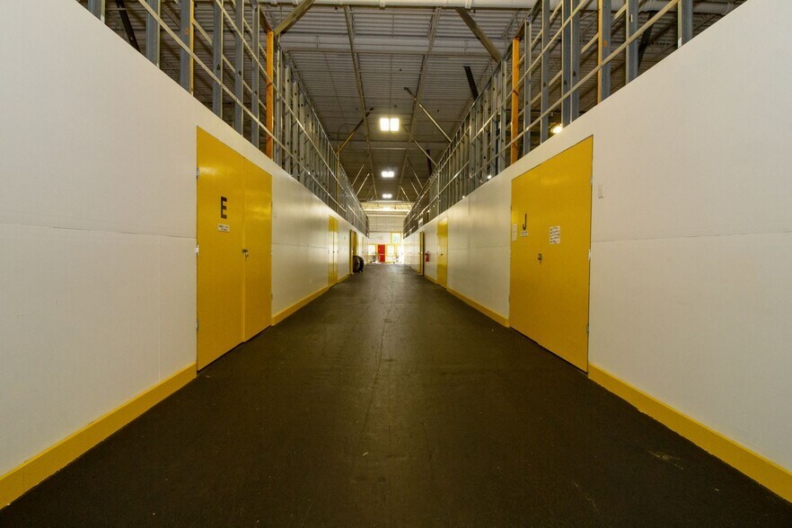 More Photos Of 202-206 Pegasus Ave, Northvale Warehouse For Lease