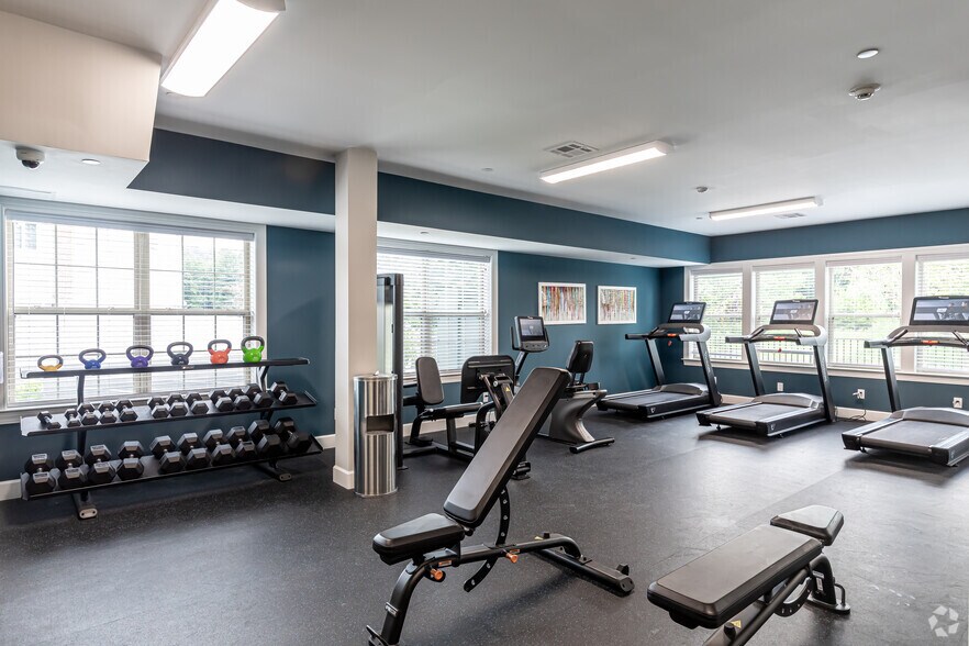 More Photos Of 800 Federal Rd, Brookfield Apartments For Lease