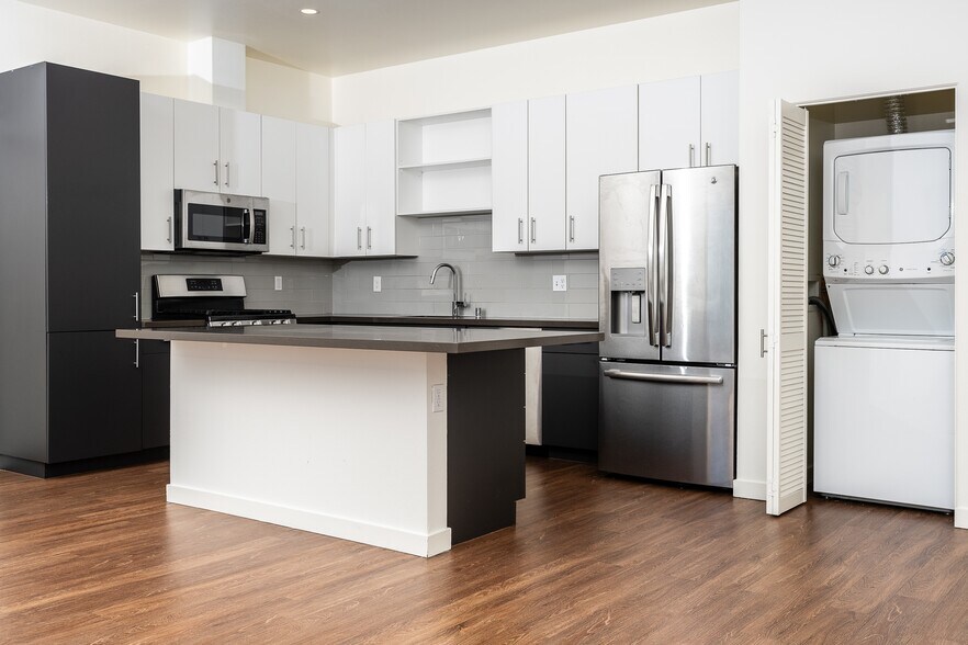 More Photos Of 3750 Main St, Riverside Apartments For Lease