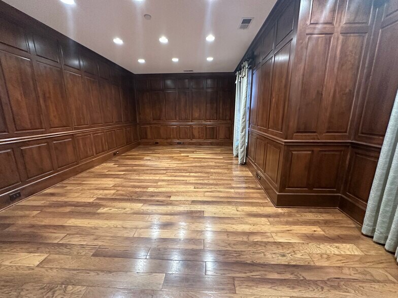 More Photos Of 609 Executive Plz, Fayetteville Medical For Sale