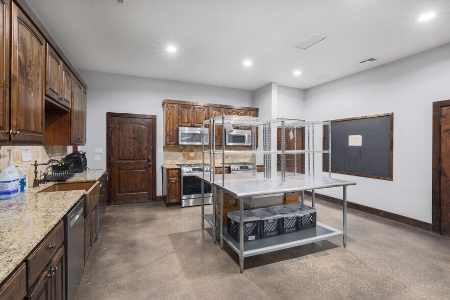 More Photos Of 2550 Bell Springs Rd, Dripping Springs Lodge Meeting Hall For Sale