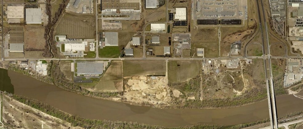 More Photos Of 10011 Woodend Rd, Edwardsville Warehouse For Lease