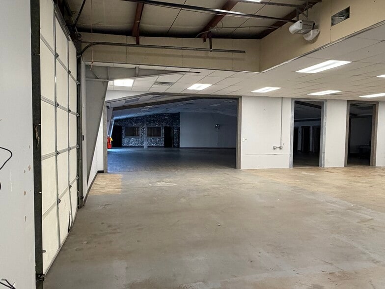 More Photos Of 139 New Hope Rd, Lawrenceville Warehouse For Sale