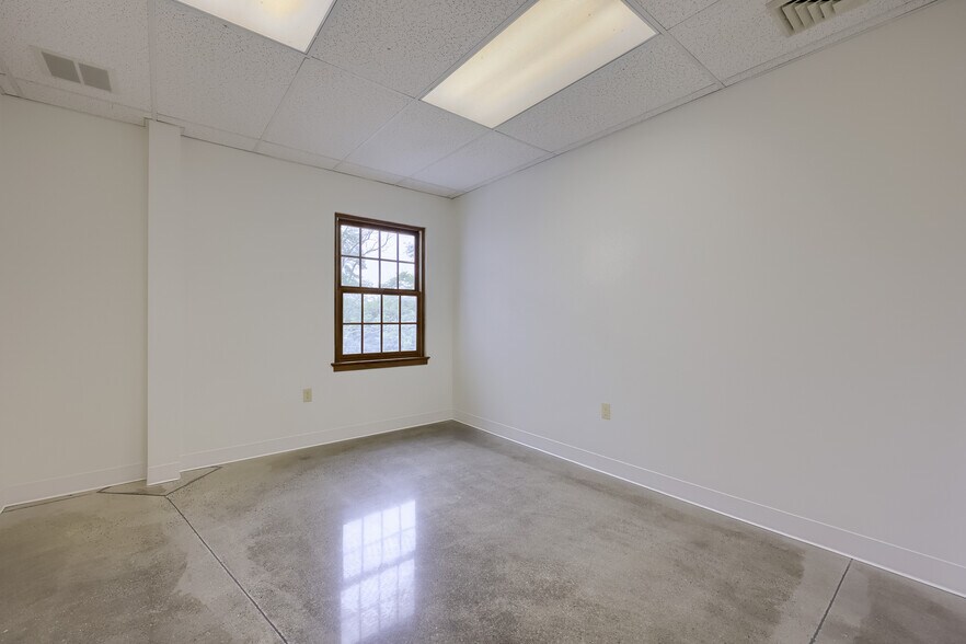 More Photos Of 9 Marietta Ave, Mount Joy Loft Creative Space For Lease