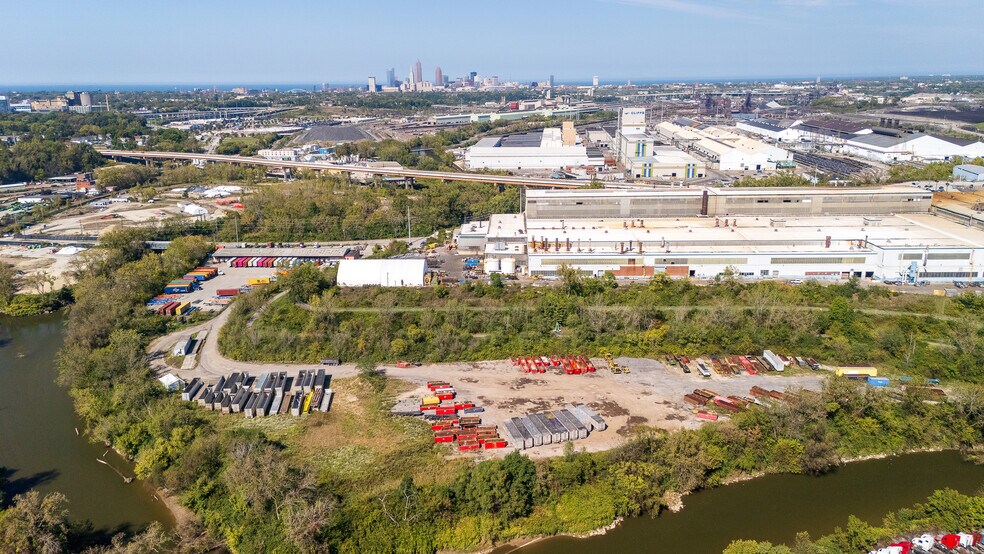 More Photos Of 550 Harvard Ave, Cuyahoga Heights Truck Terminal For Lease