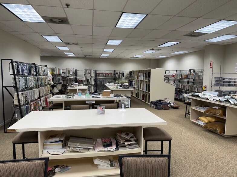 More Photos Of 10 Target Rd, Hilton Head Island Showroom For Sale