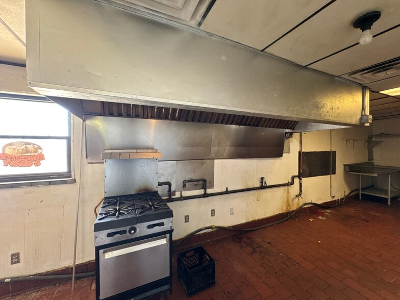 More Photos Of 520 W Broadway, Seminole Flex For Sale