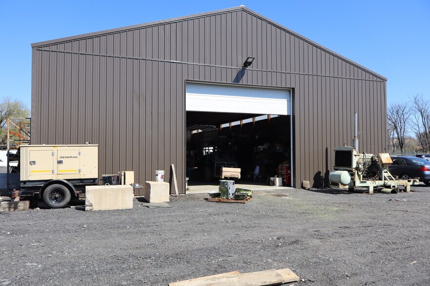 More Photos Of Catasauqua Ave., Whitehall Warehouse For Lease