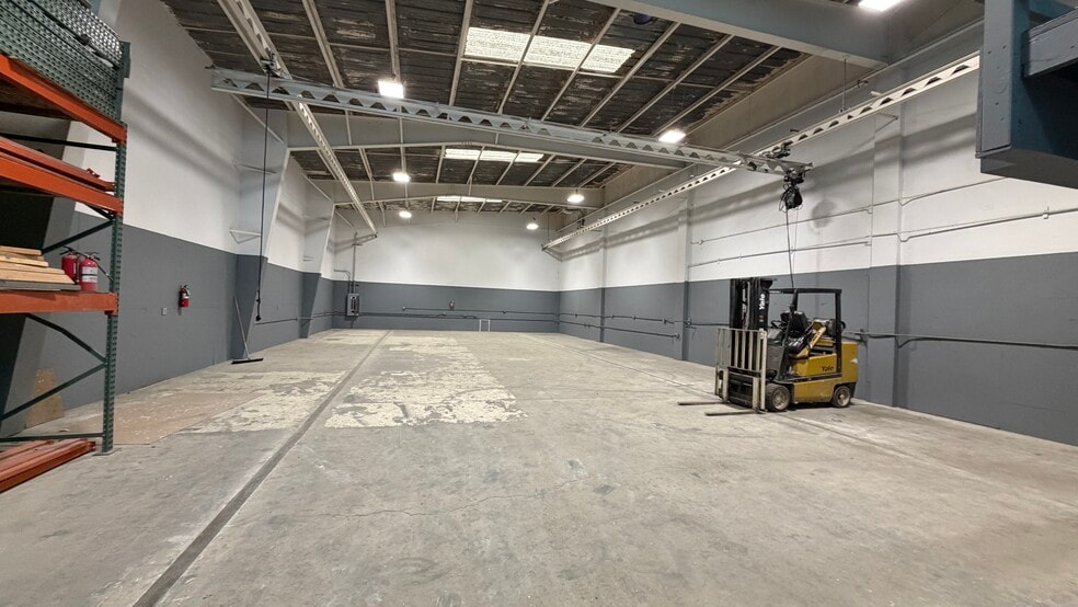 More Photos Of 1433 Yosemite Ave & 1430 Armstrong Ave, San Francisco Manufacturing For Lease