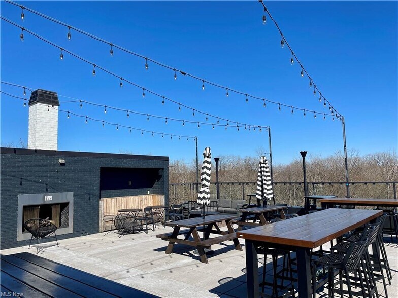 More Photos Of 3941 Erie St, Willoughby Restaurant For Lease